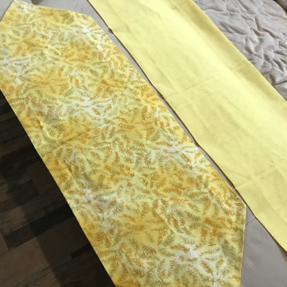 NWT Hand Crafted Set of 2 Yellow Runners - Picture 6 of 9
